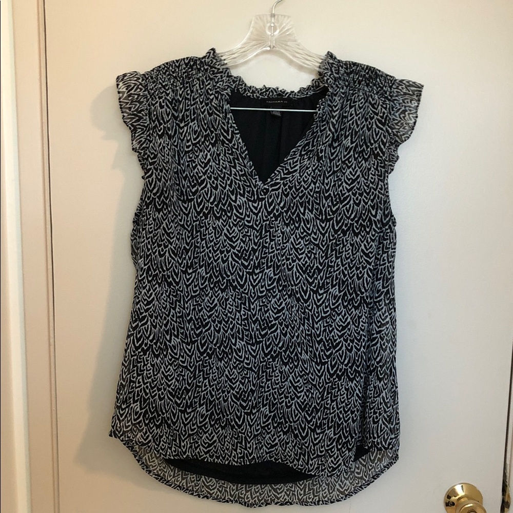 Black & White Patterned V-Neck Flutter Sleeve Blouse